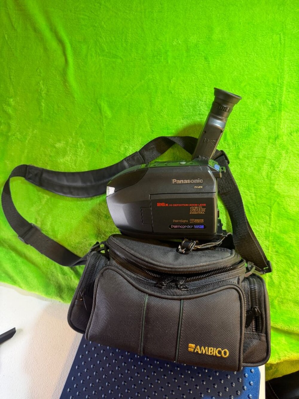 Panasonic PV-L579 Palmcorder VHS-C Camcorder with Ambico Bag